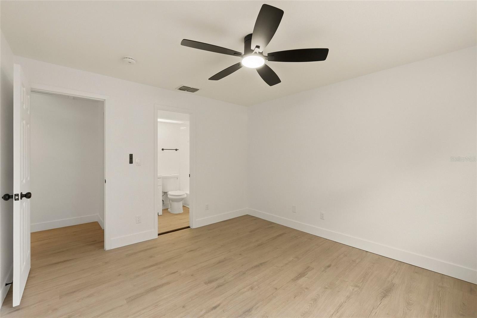 205 SOMERSET LN — photo 18
