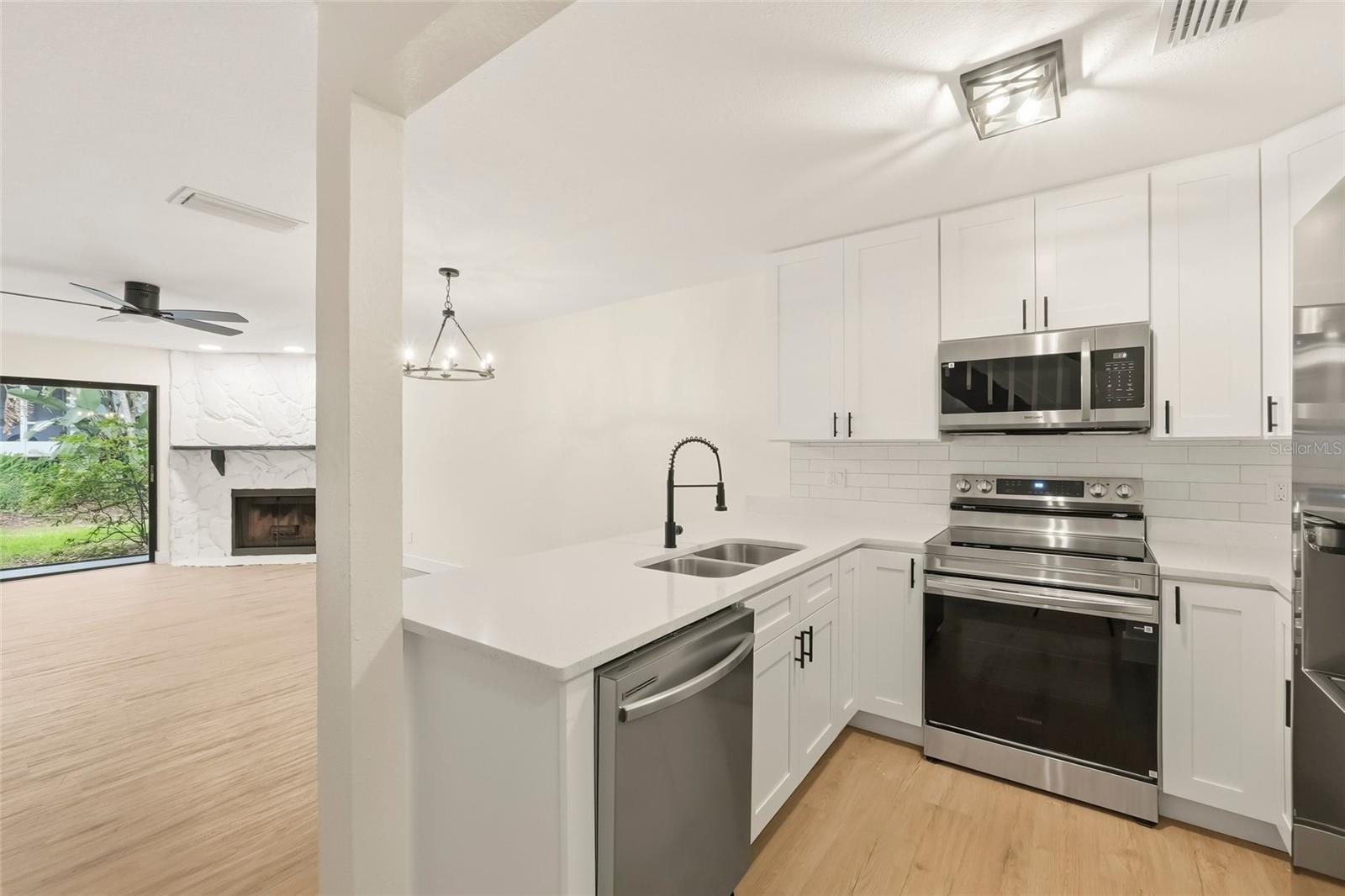 205 SOMERSET LN — photo 4