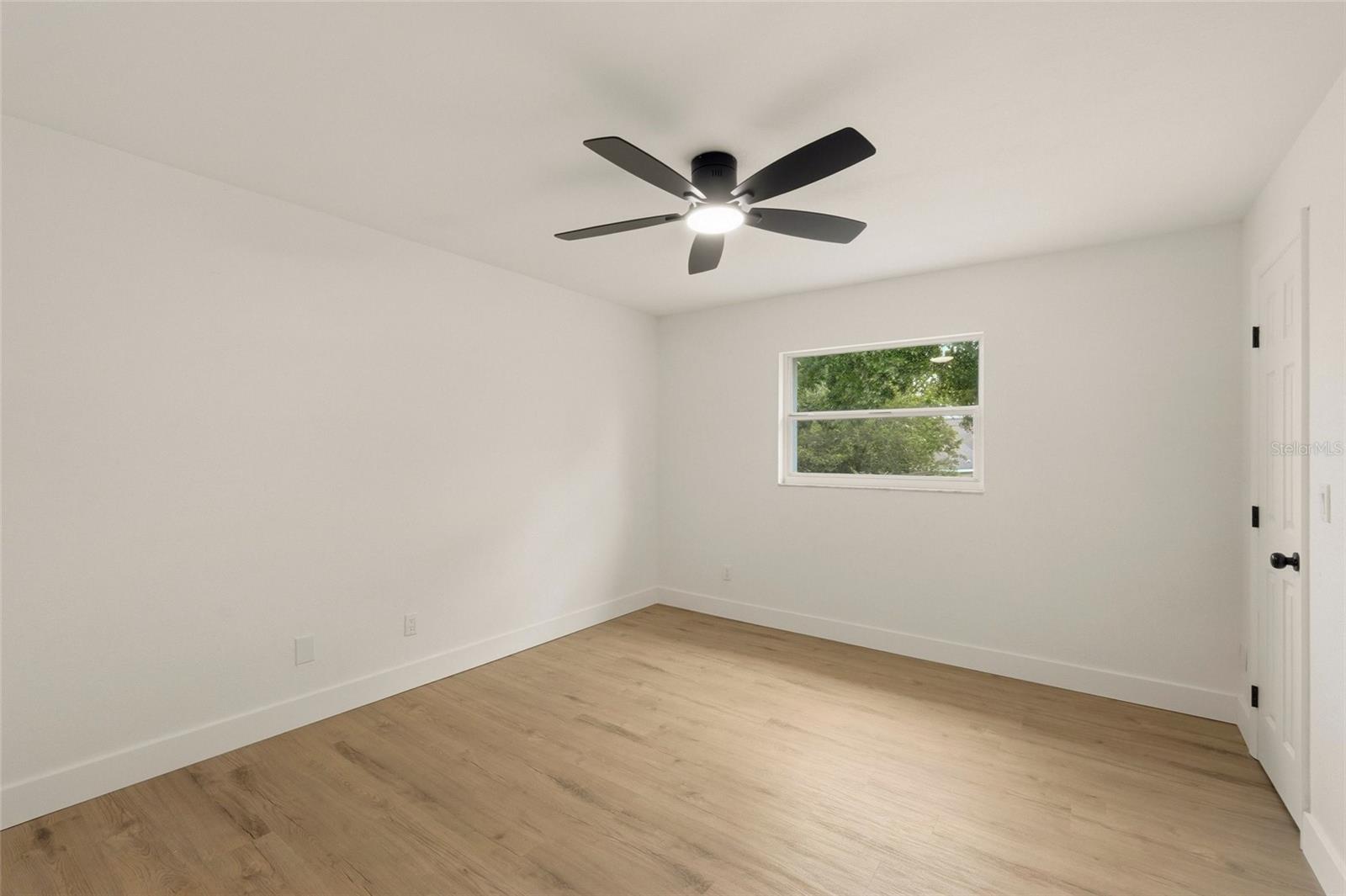 205 SOMERSET LN — photo 17