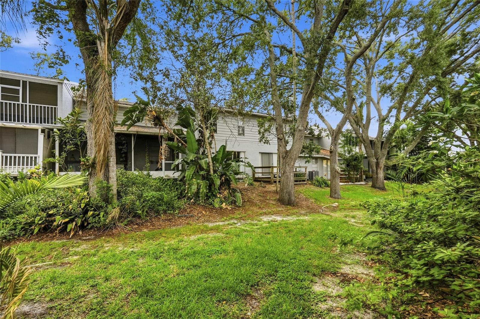 205 SOMERSET LN — photo 32