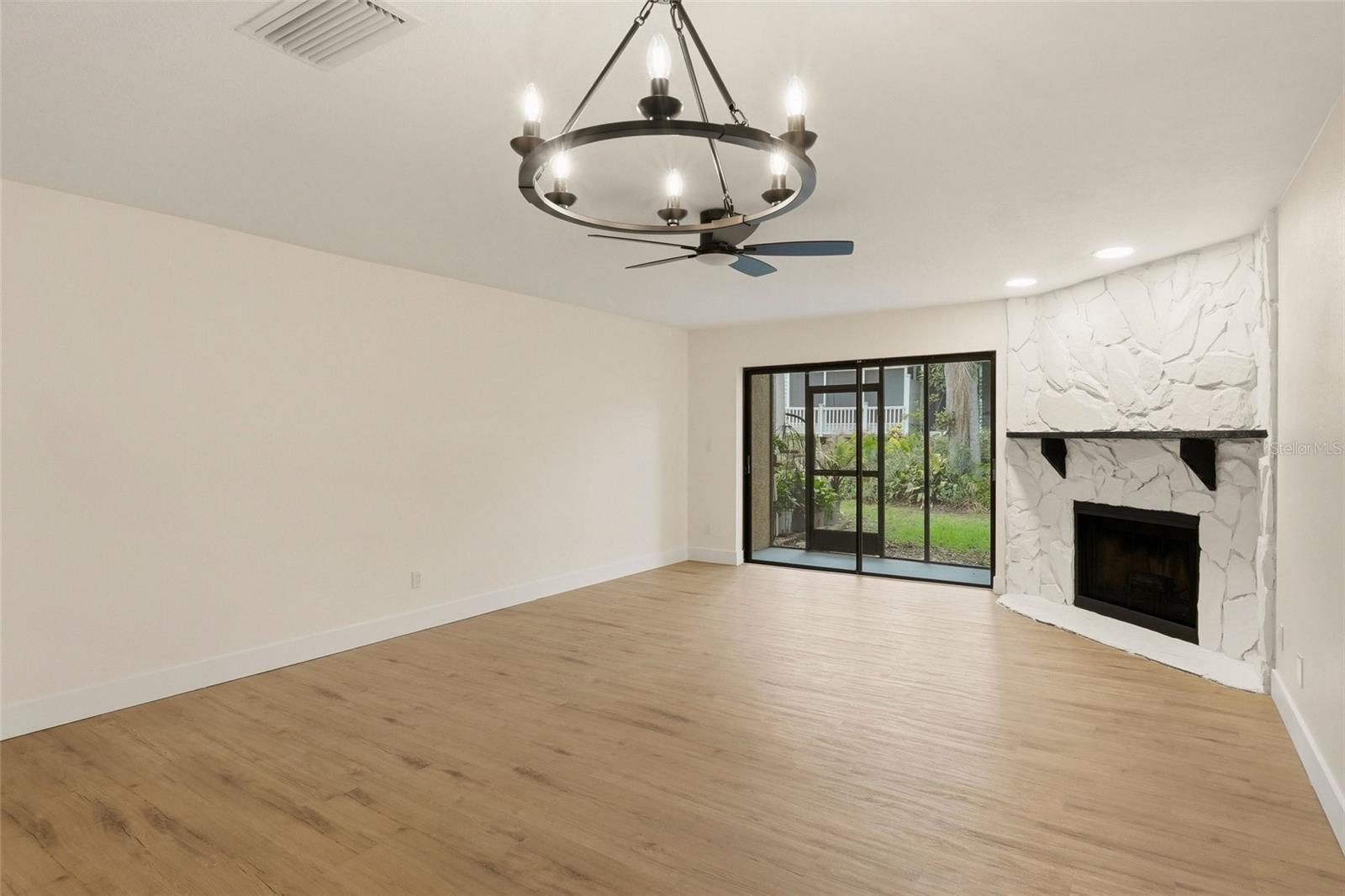 205 SOMERSET LN — photo 5