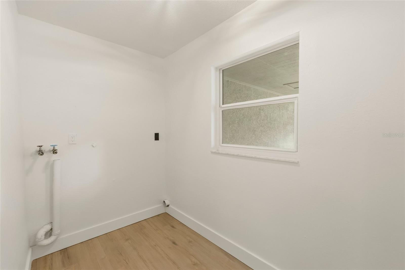 205 SOMERSET LN — photo 29