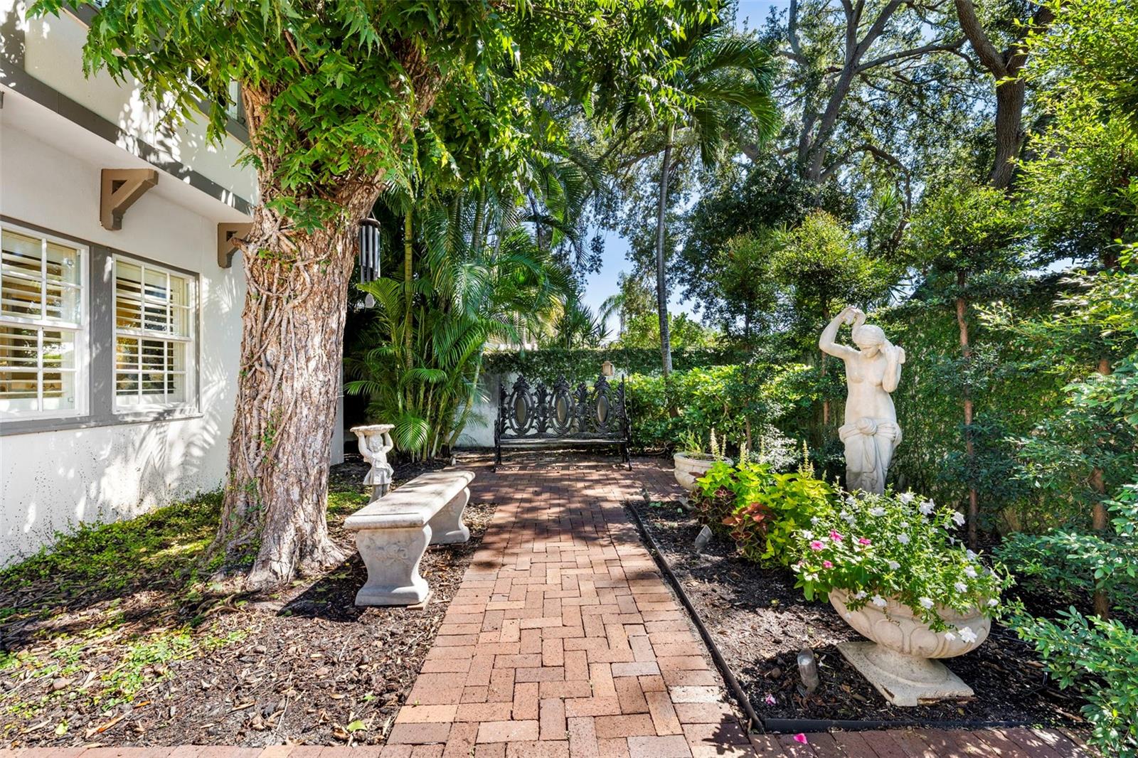 1829 BOUGAINVILLEA ST — photo 53