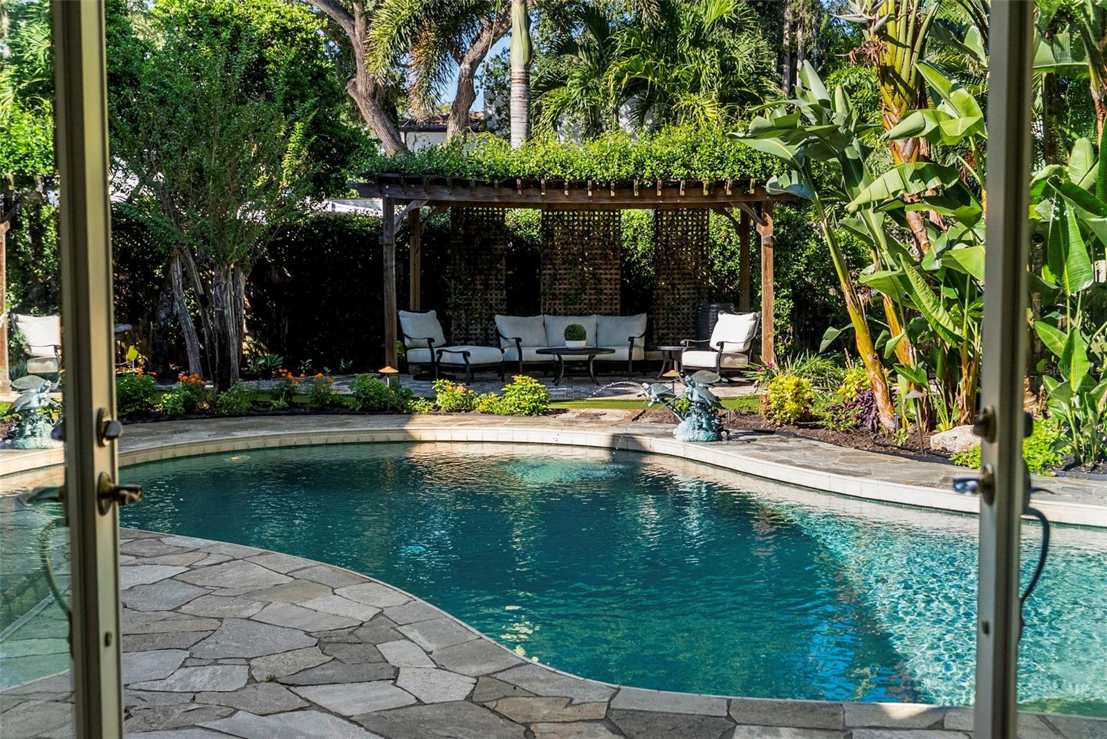 1829 BOUGAINVILLEA ST — photo 8