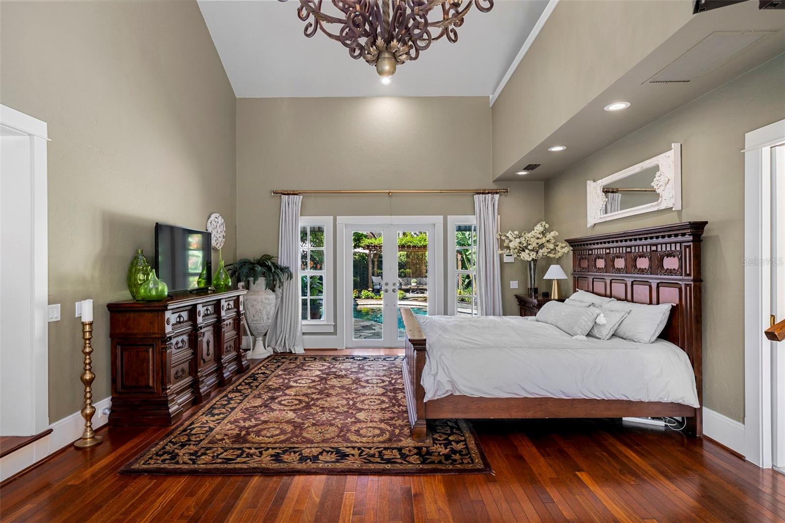 1829 BOUGAINVILLEA ST — photo 39