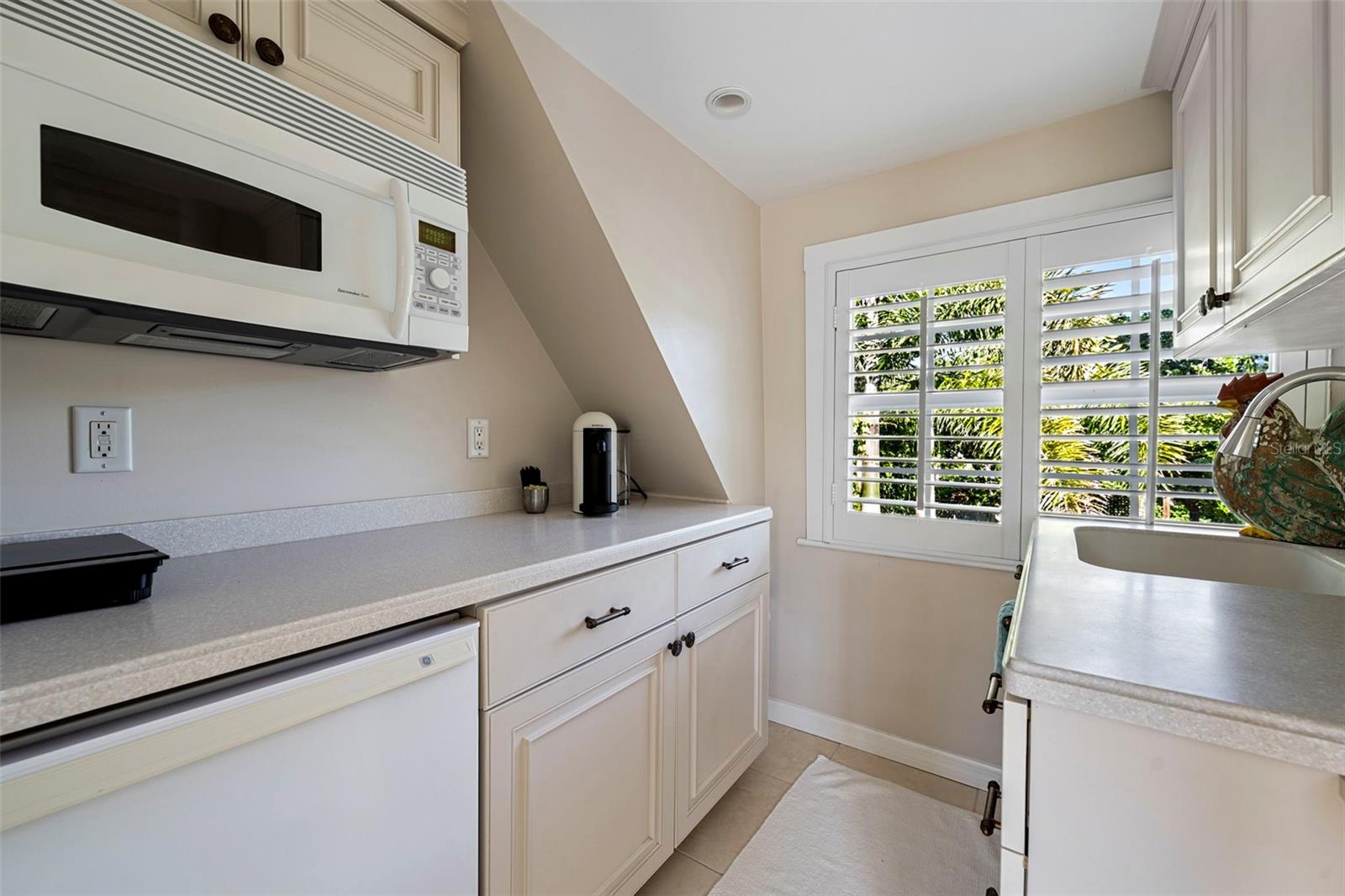 1829 BOUGAINVILLEA ST — photo 64
