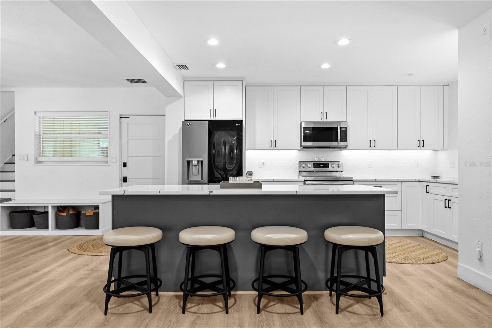 2480 ALAMEDA AVE — photo 4