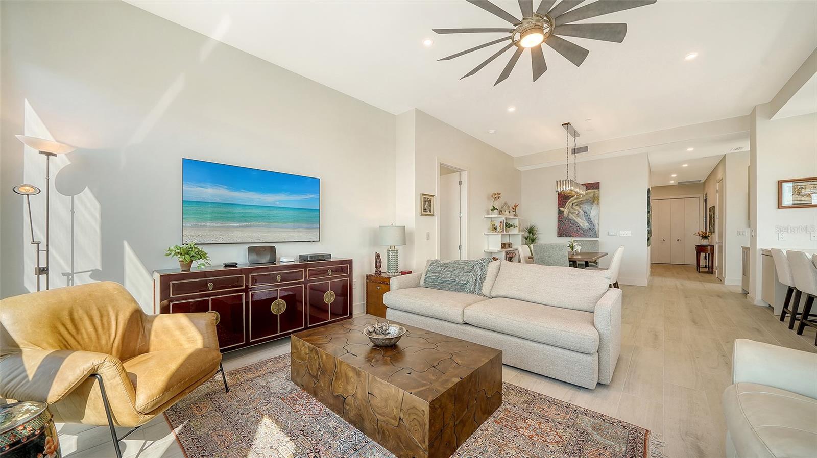 33 S PALM AVE #901 — photo 15