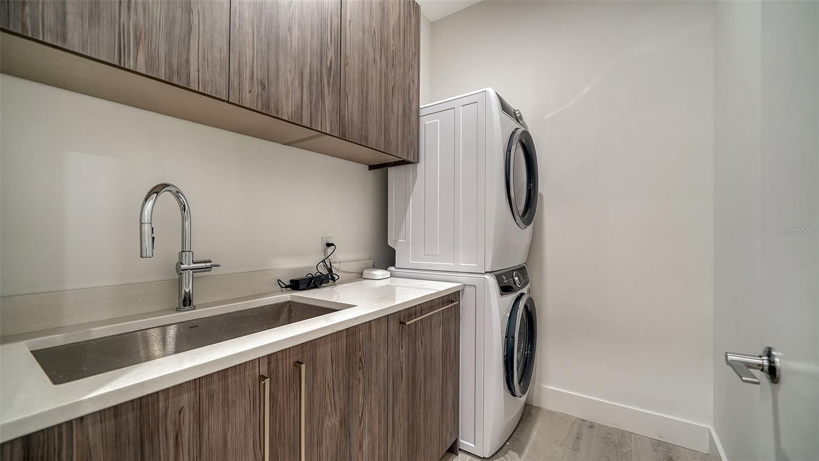33 S PALM AVE #901 — photo 34