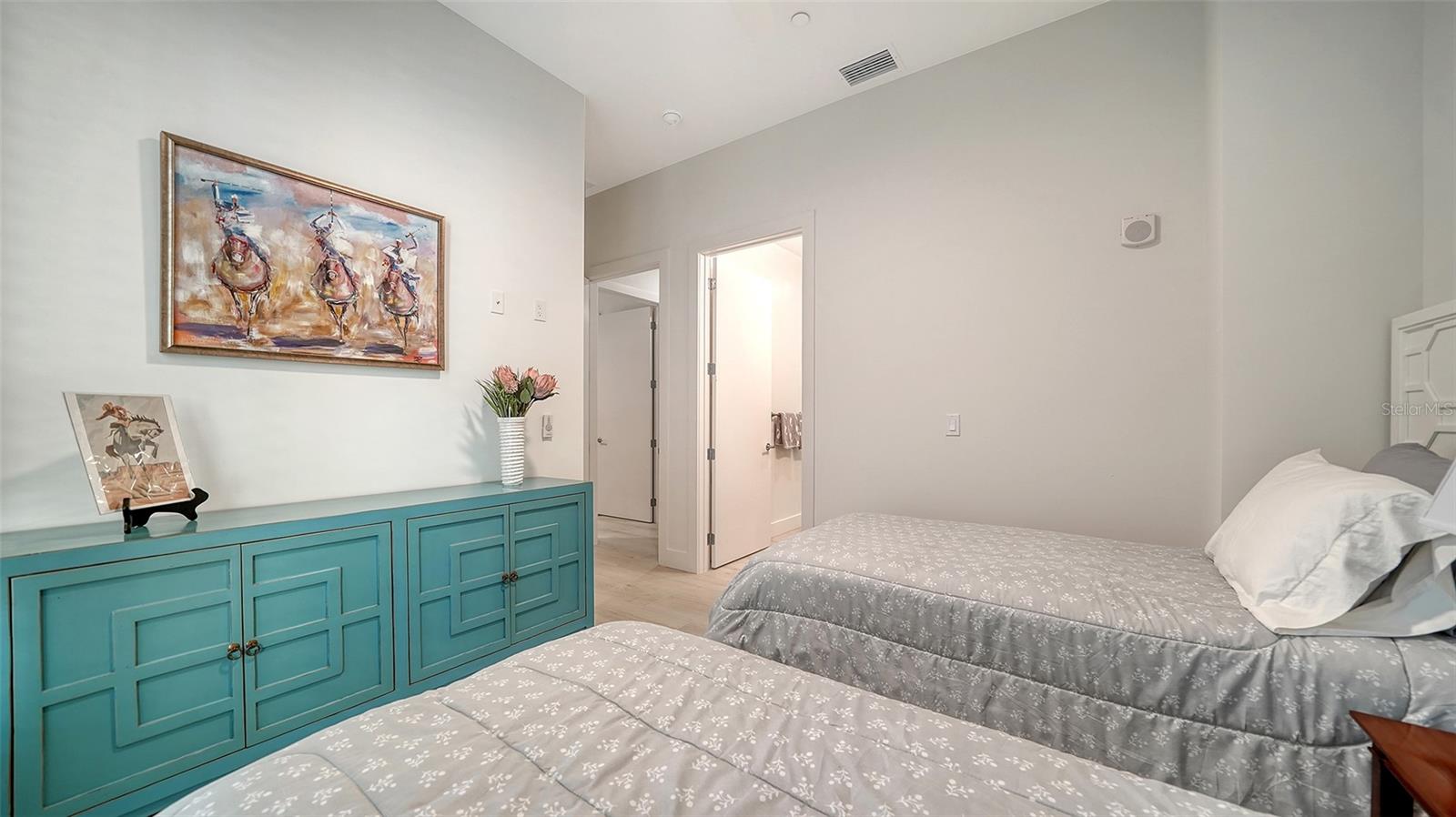 33 S PALM AVE #901 — photo 28
