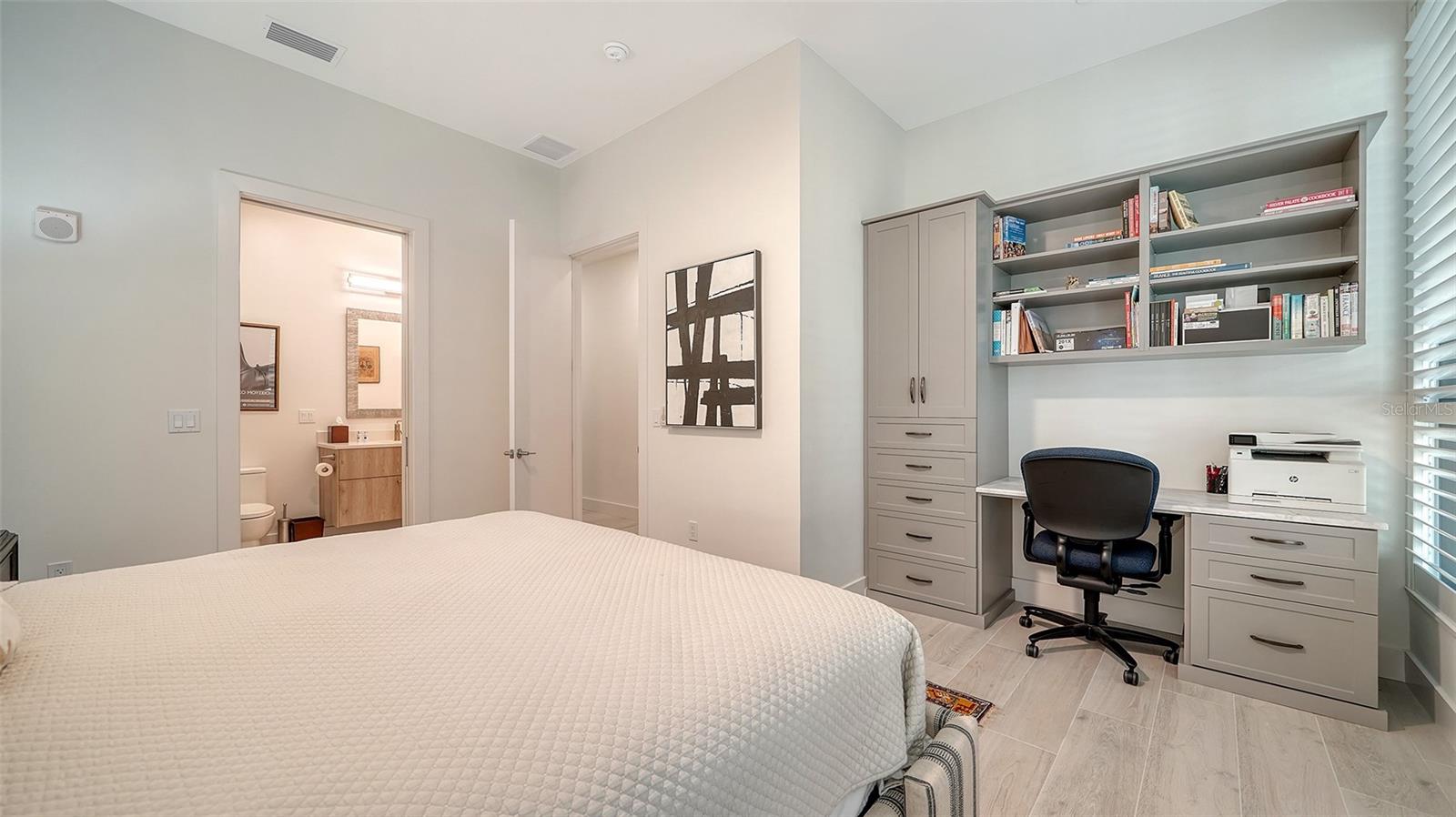 33 S PALM AVE #901 — photo 31