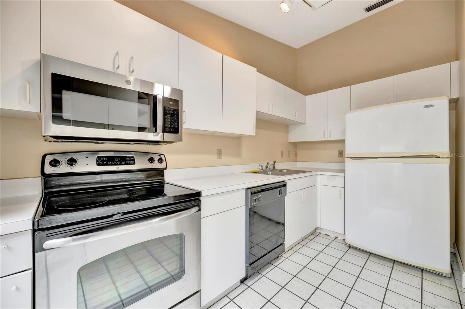 2925 PARK LAKE DR #12 — photo 9