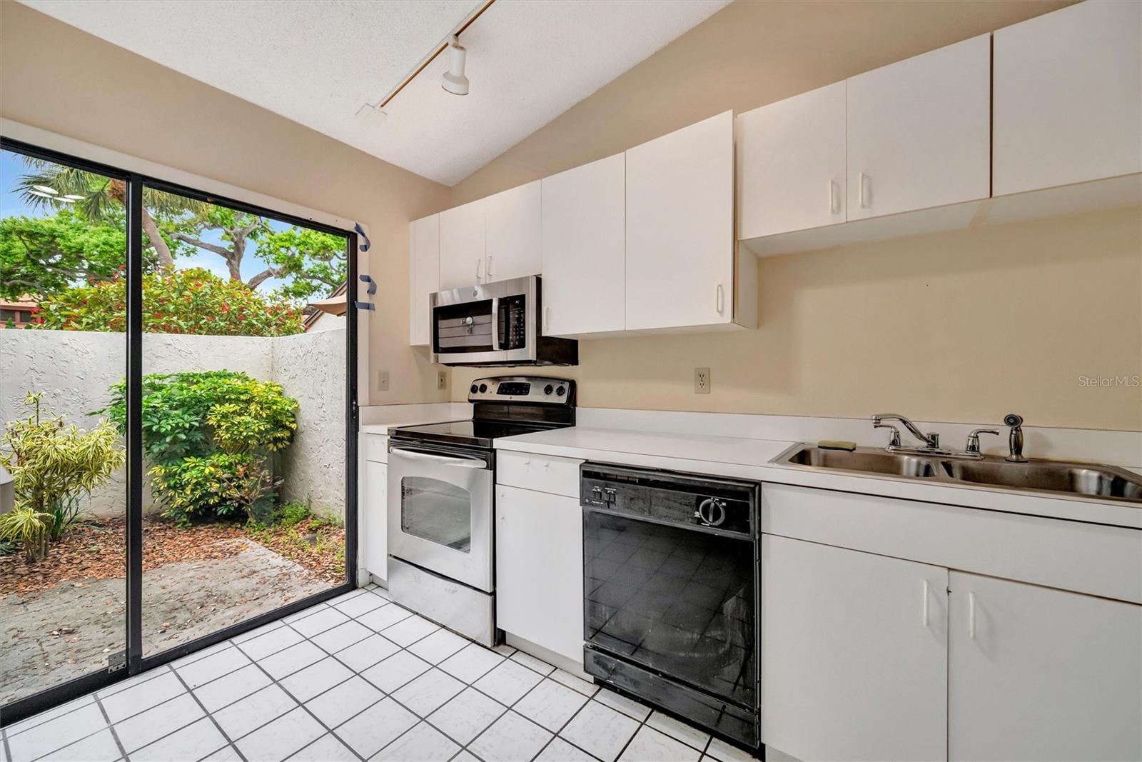 2925 PARK LAKE DR #12 — photo 7