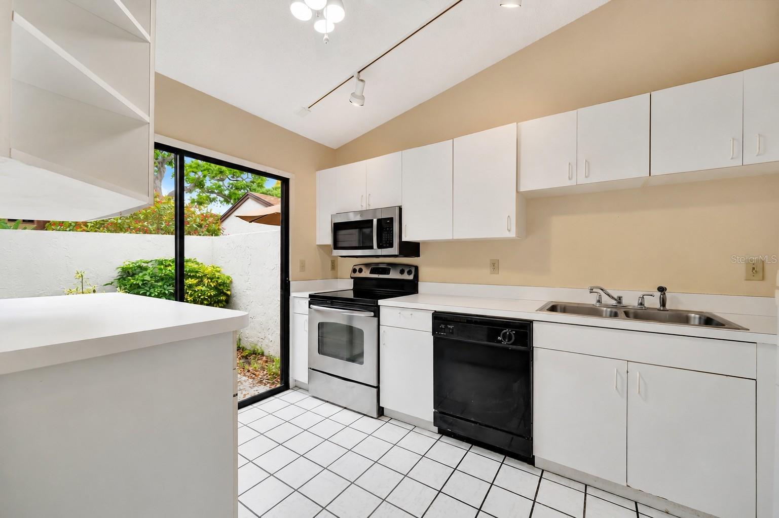 2925 PARK LAKE DR #12 — photo 6
