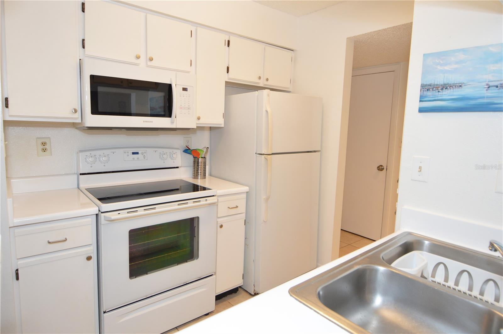 8625 MALLARD RESERVE DR #101 — photo 4
