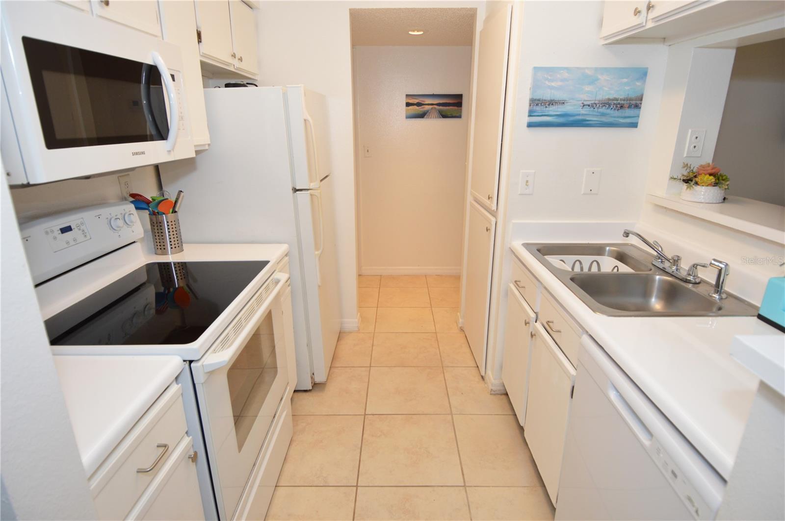 8625 MALLARD RESERVE DR #101 — photo 6