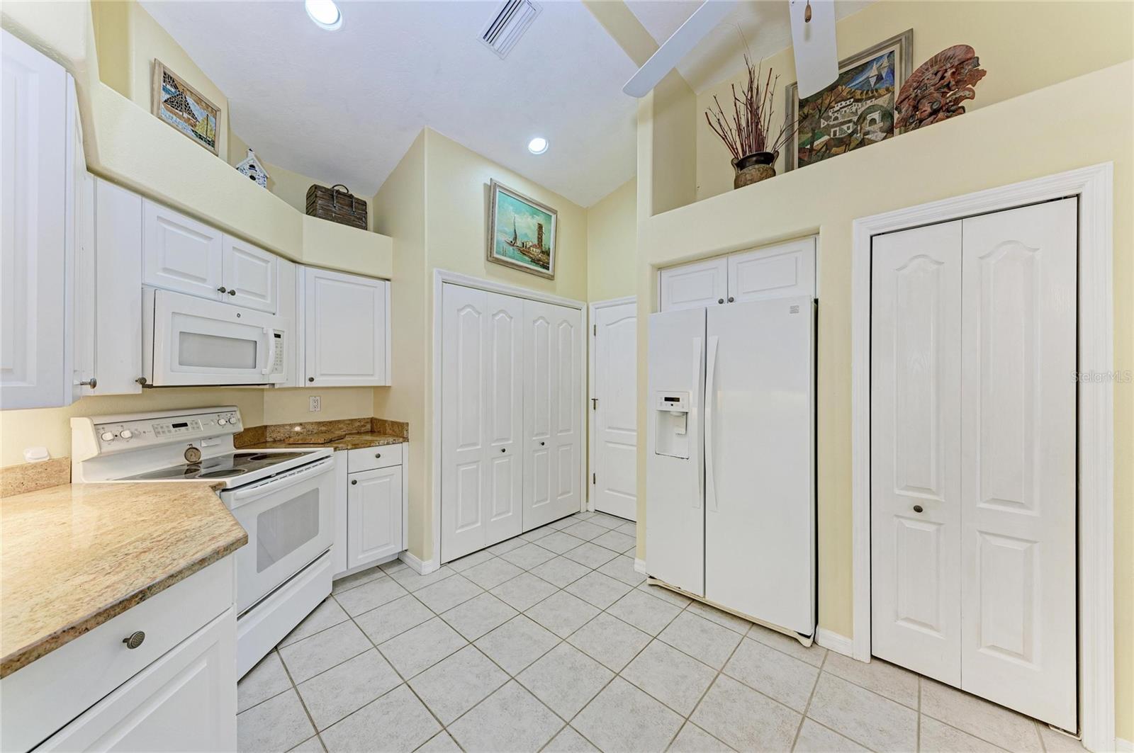 3883 ALAMANDA DR — photo 9