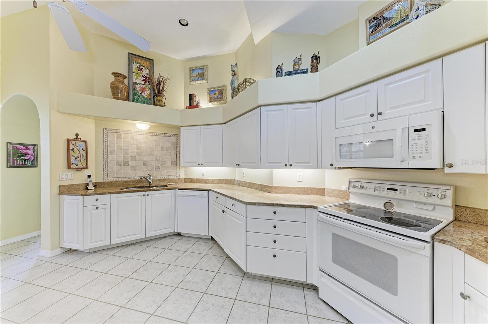 3883 ALAMANDA DR — photo 10