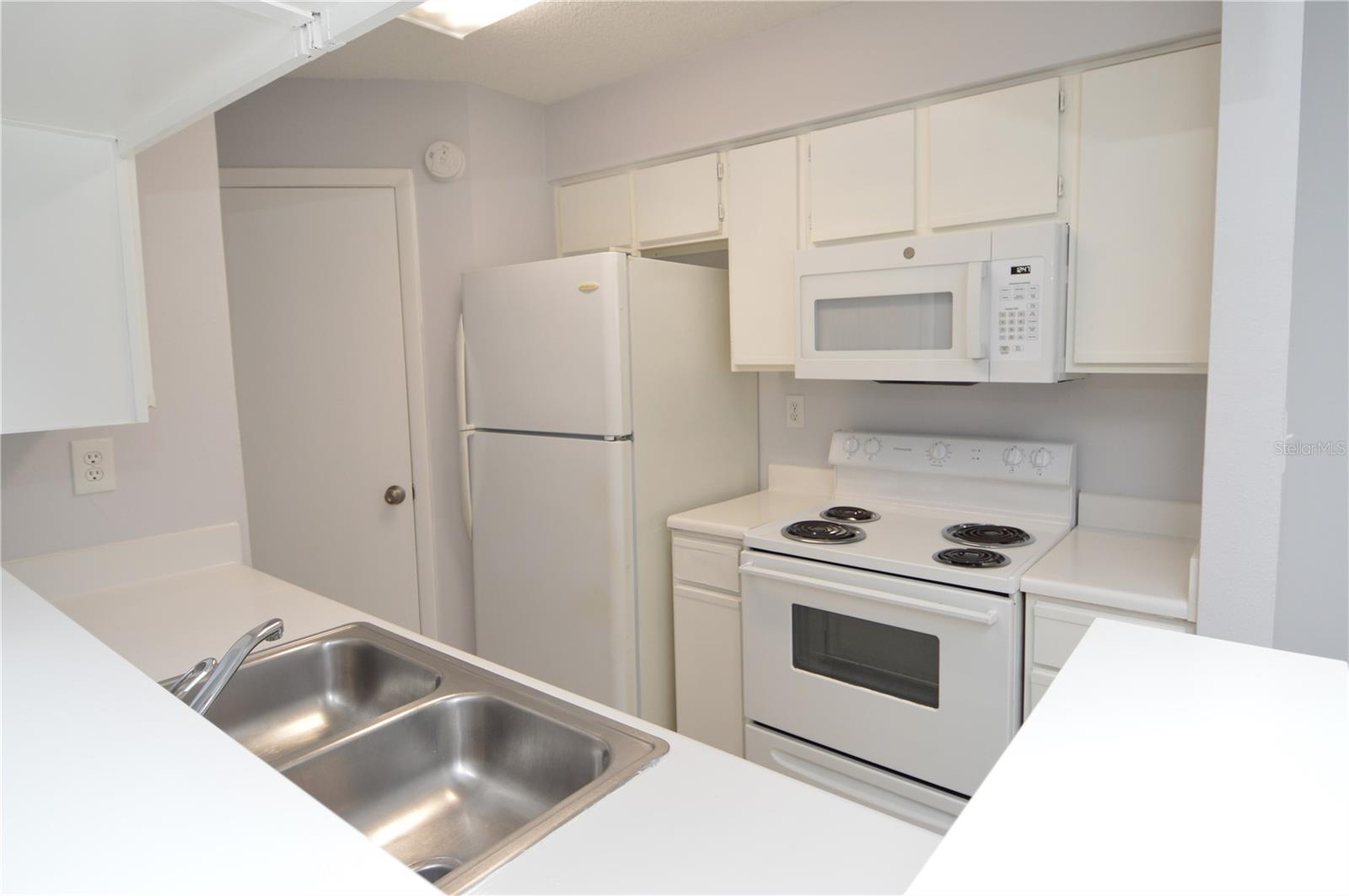 8630 MALLARD RESERVE DR #103 — photo 7