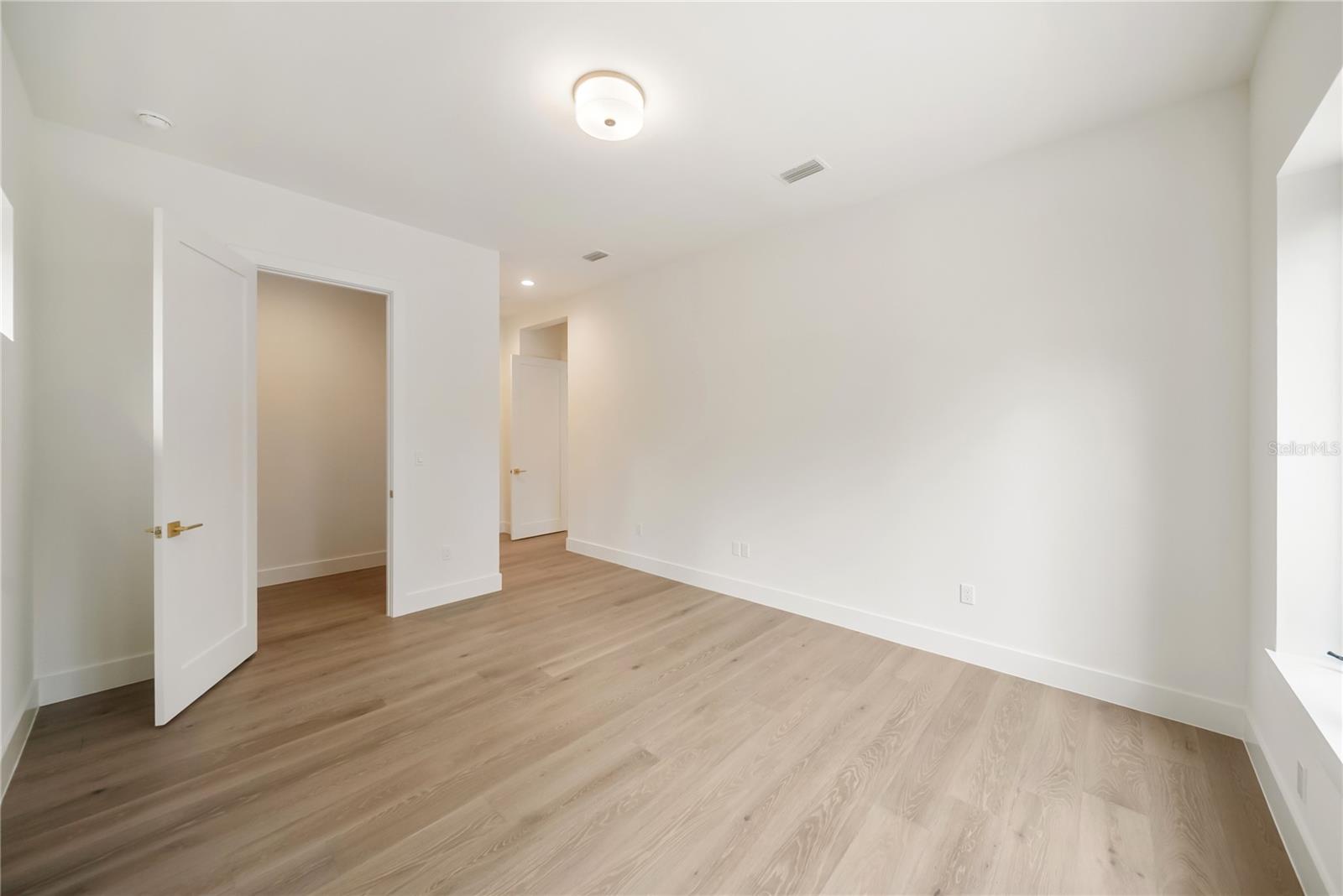 3800 FLORES AVE — photo 32