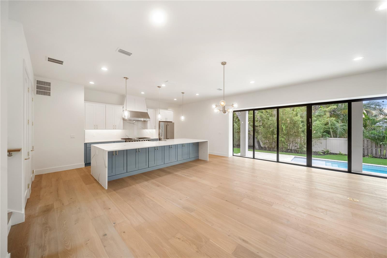 3800 FLORES AVE — photo 44
