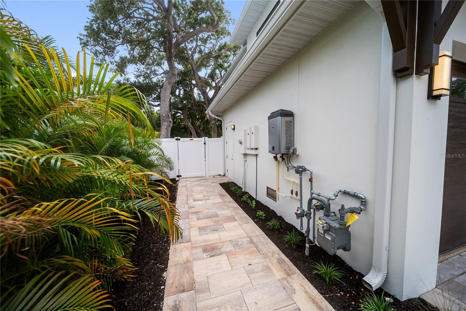3800 FLORES AVE — photo 100