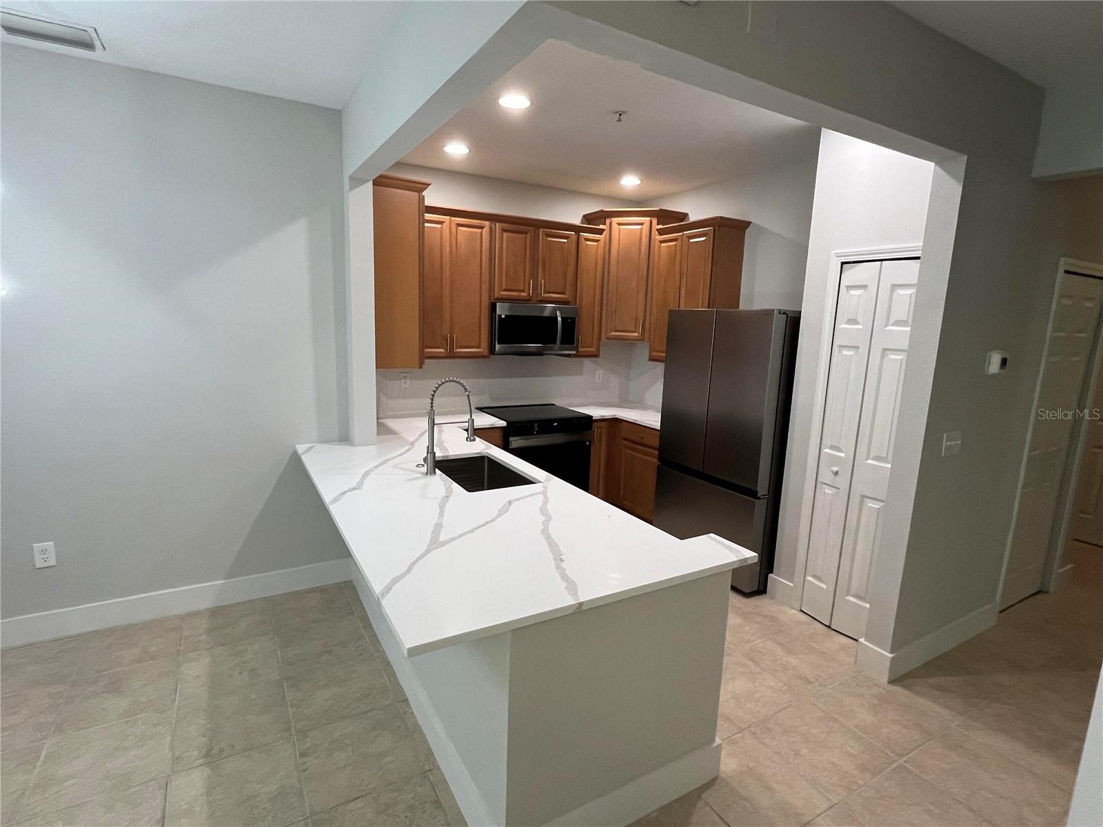 3635 PARKRIDGE CIR #10-101 — photo 8