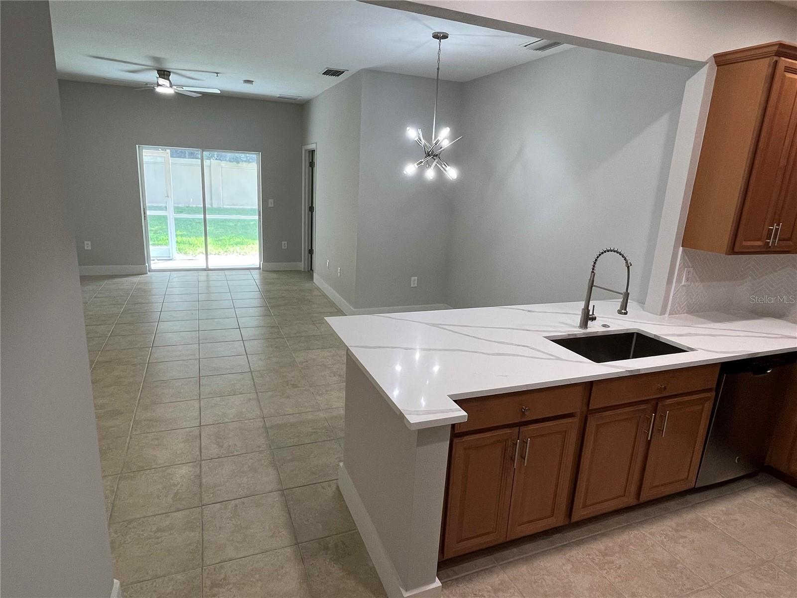 3635 PARKRIDGE CIR #10-101 — photo 7