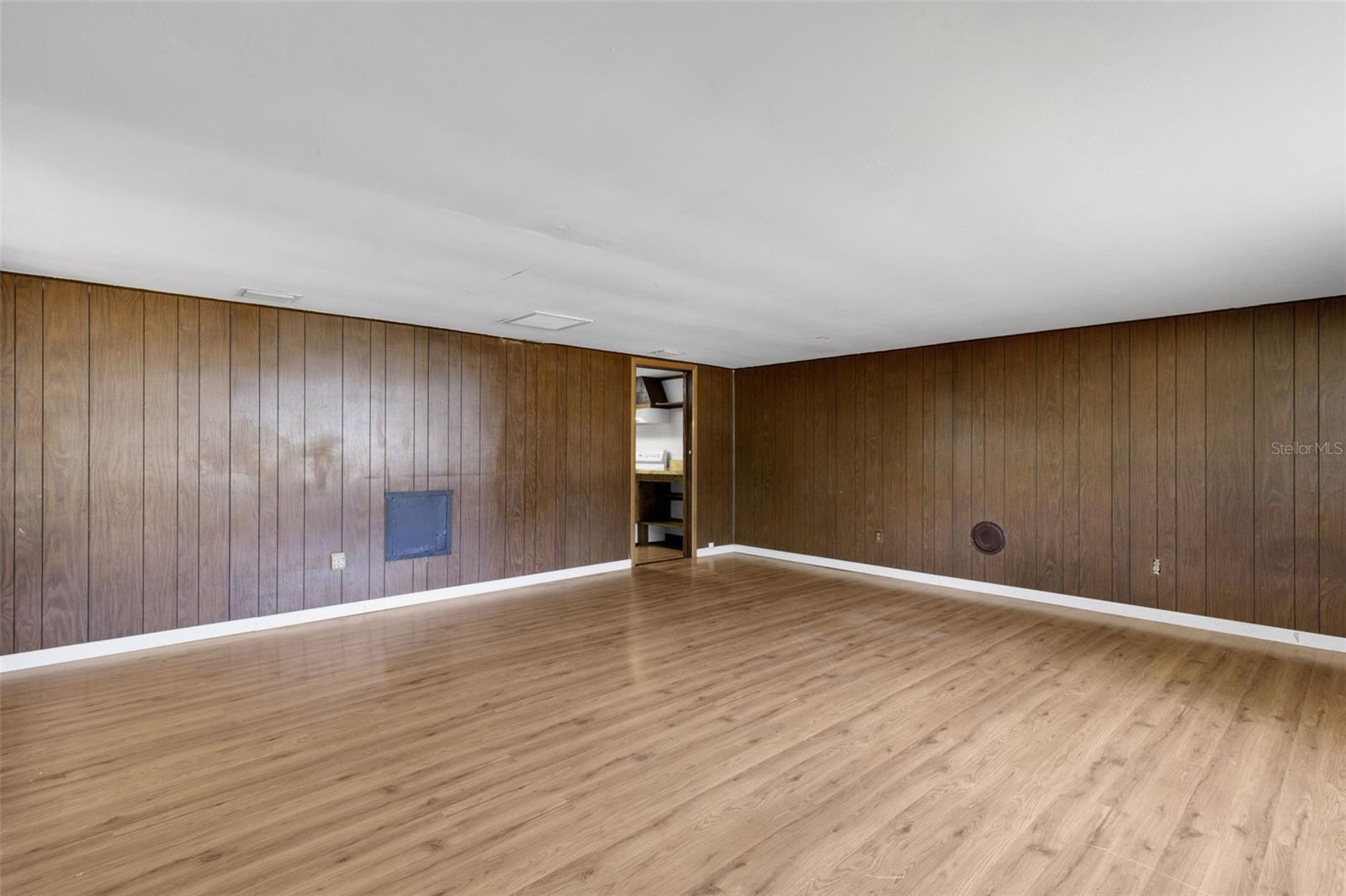 8010 BROWER DR — photo 8