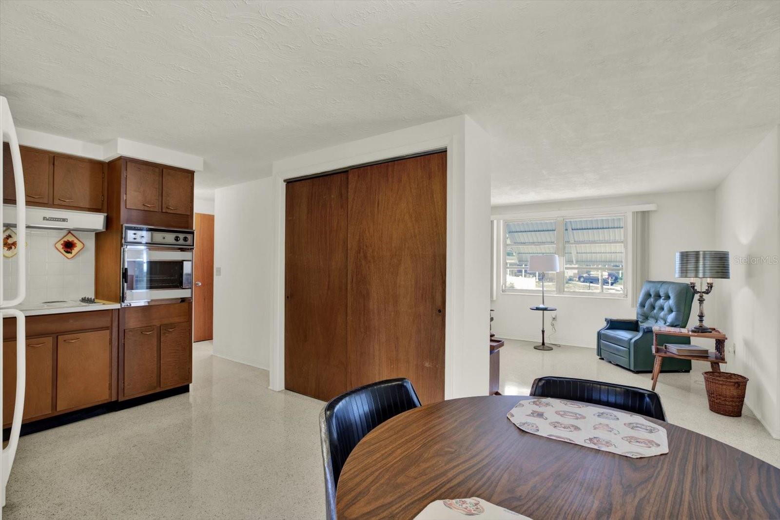 1617 DERRICK ST — photo 13