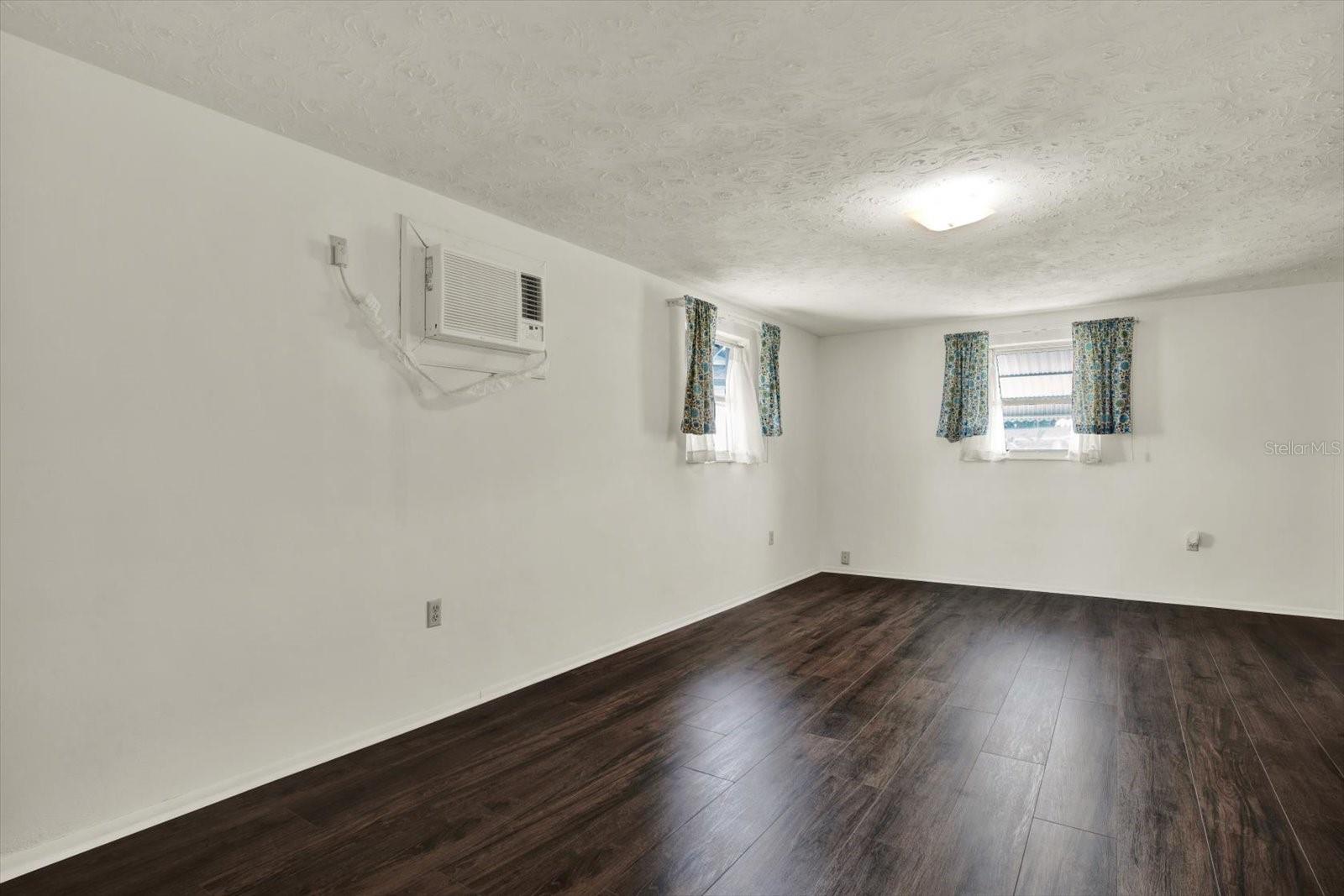 1617 DERRICK ST — photo 15