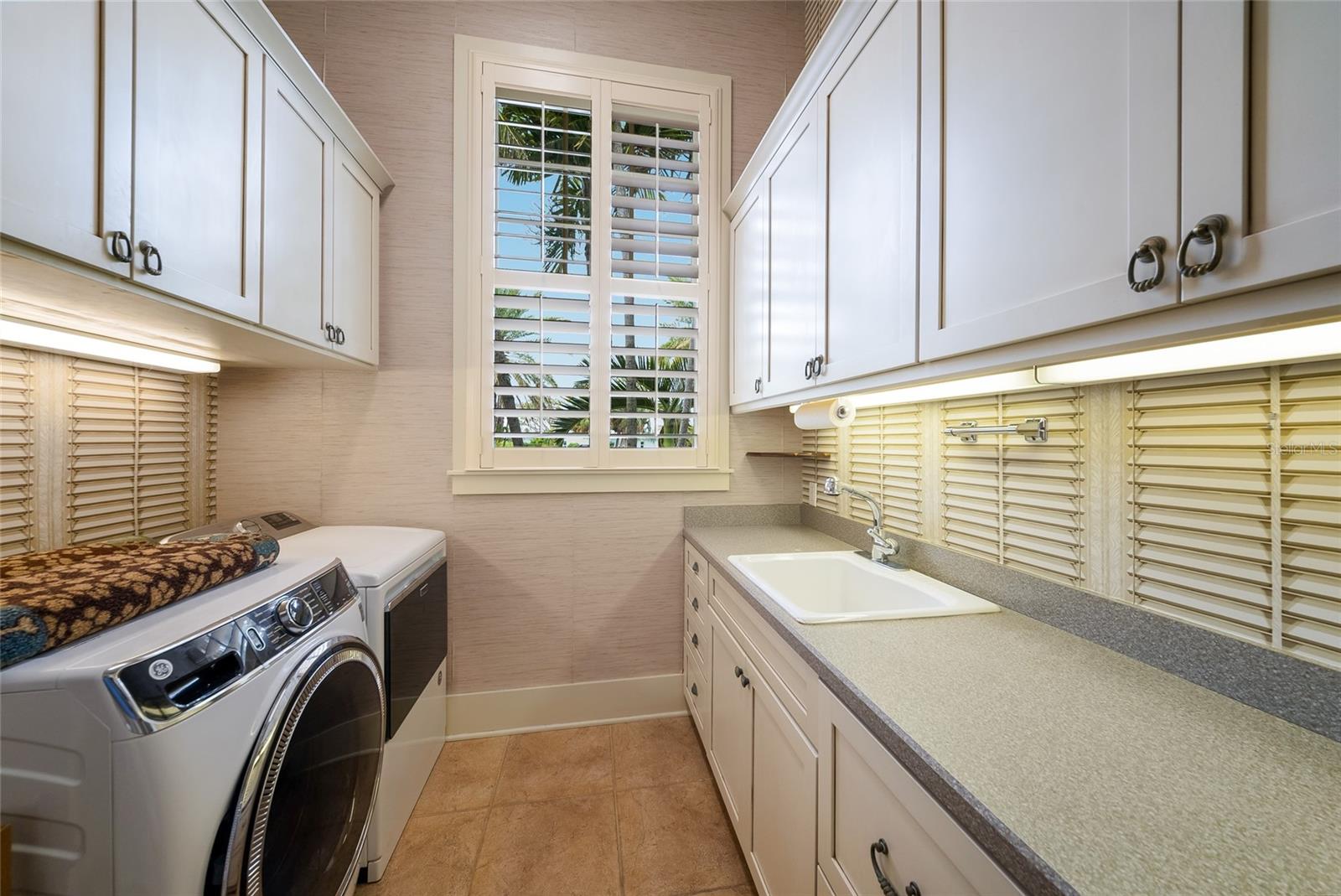 522 BAYVIEW DR — photo 24