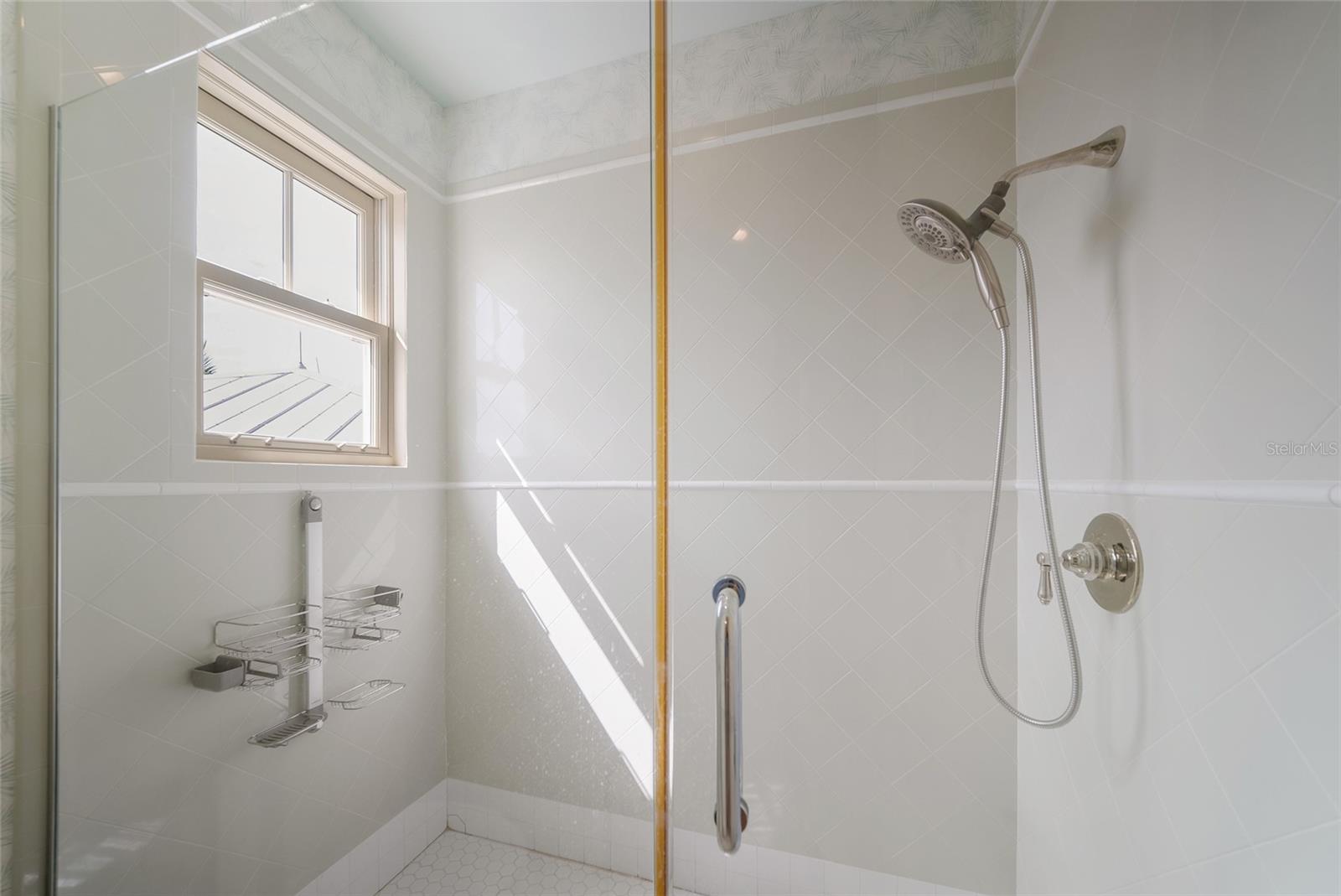 522 BAYVIEW DR — photo 39