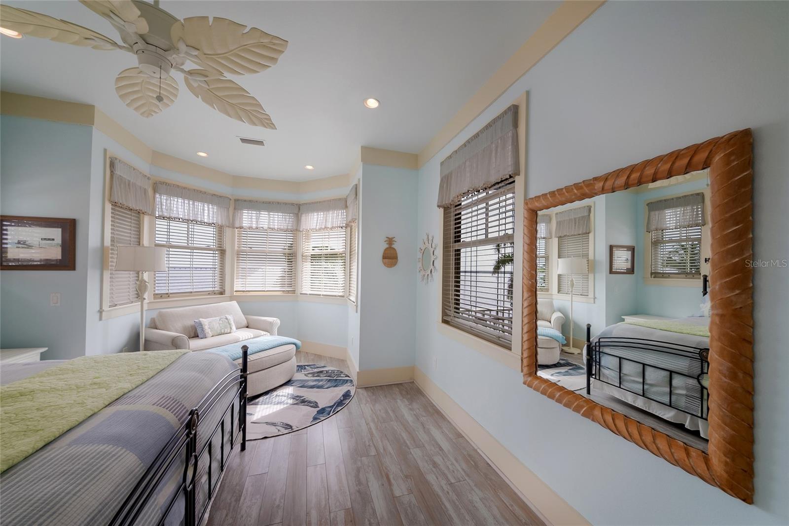 522 BAYVIEW DR — photo 49