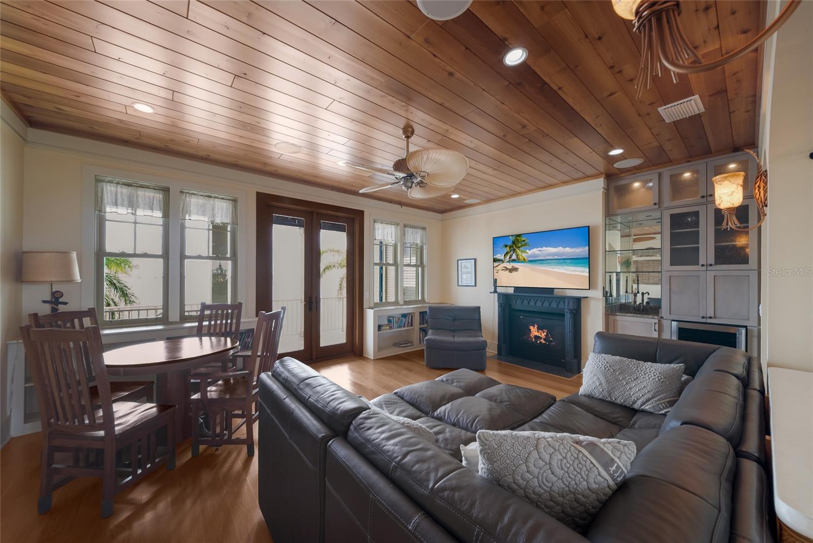 522 BAYVIEW DR — photo 47