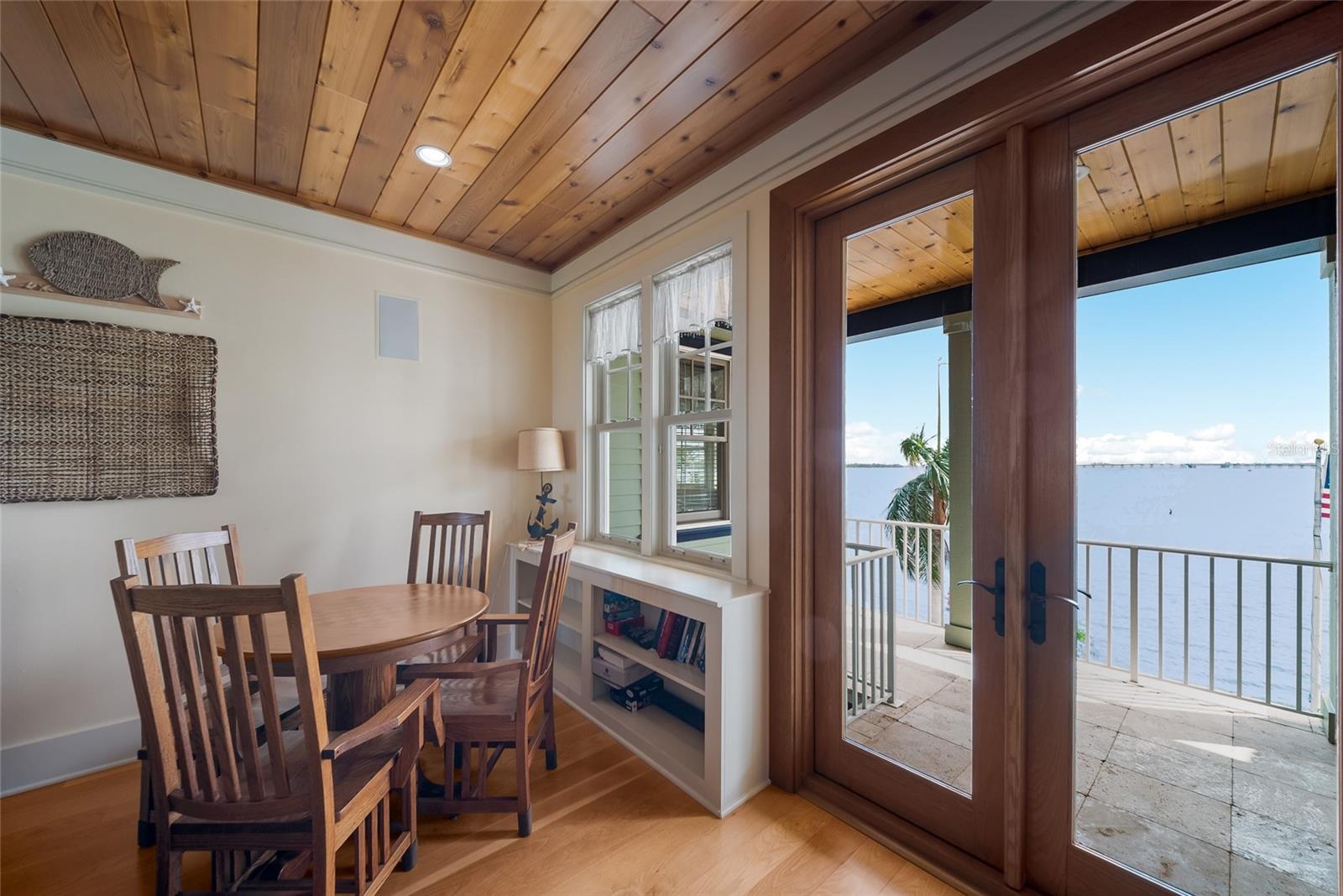 522 BAYVIEW DR — photo 45