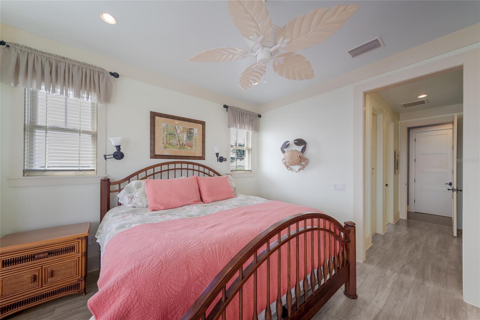 522 BAYVIEW DR — photo 37