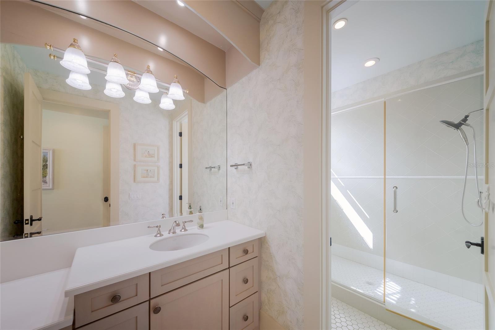 522 BAYVIEW DR — photo 38