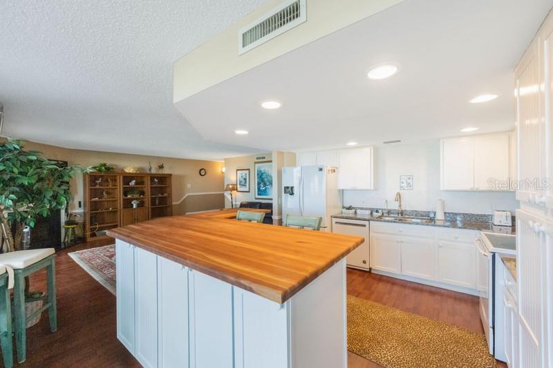 1060 PINELLAS BAYWAY S #103 — photo 21