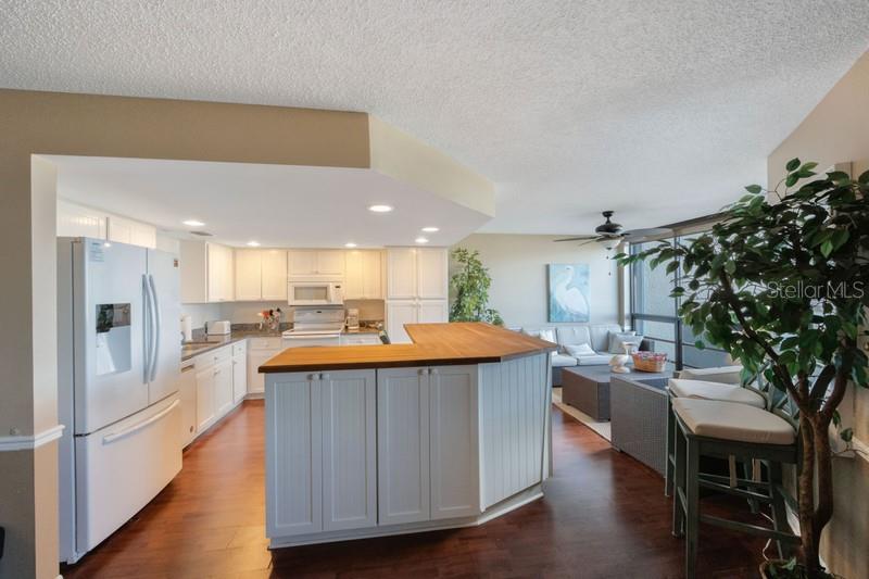 1060 PINELLAS BAYWAY S #103 — photo 19