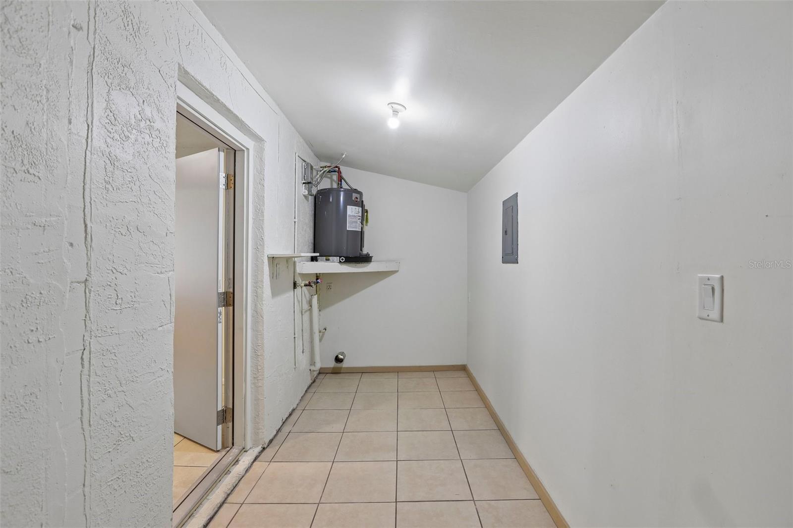 15134 VERONA AVE — photo 9
