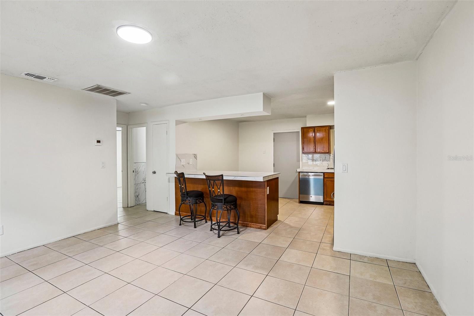 15134 VERONA AVE — photo 6
