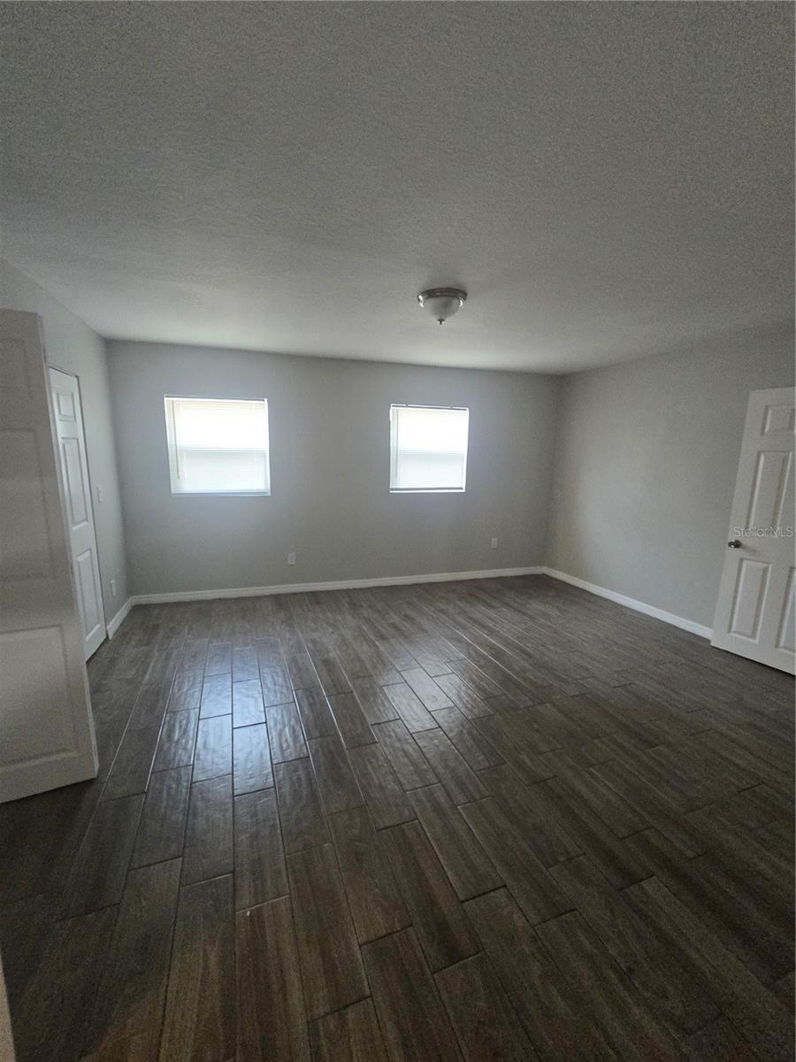 3905 E OSBORNE AVE — photo 4