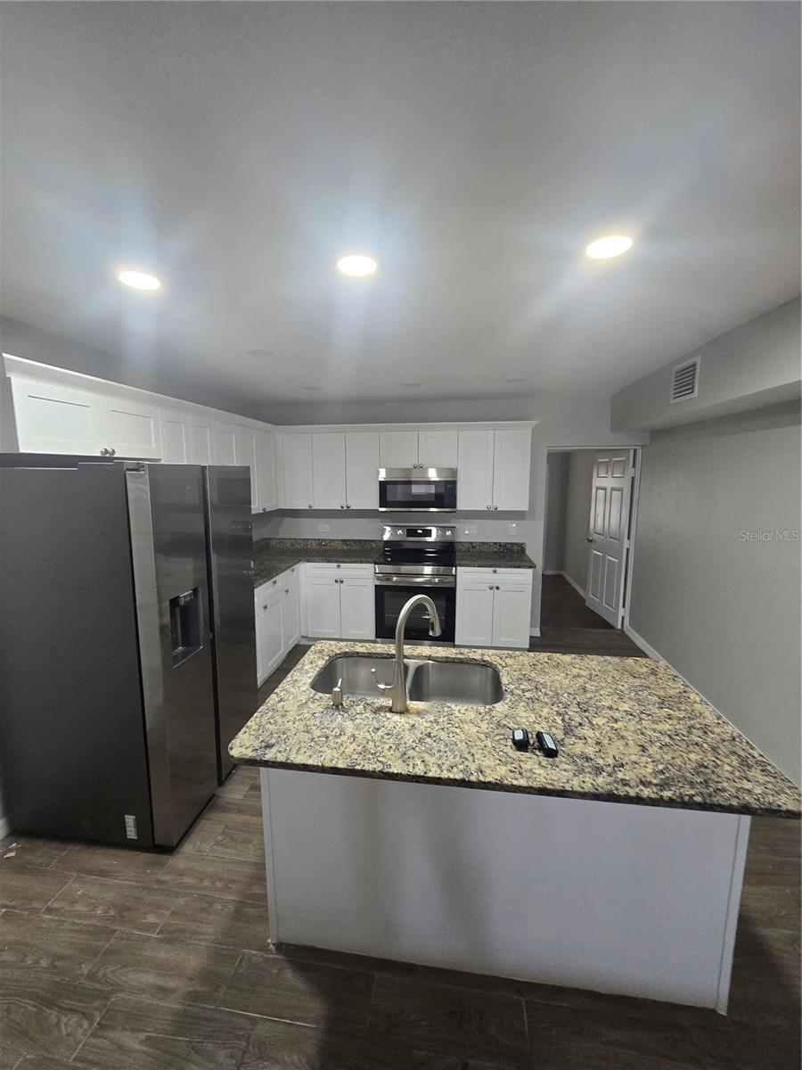 3905 E OSBORNE AVE — photo 7