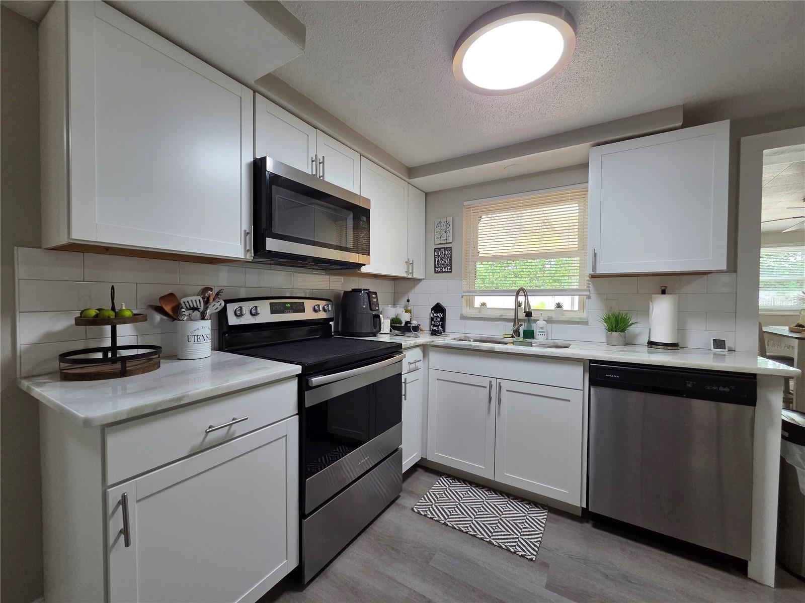 4834 GASLIGHT AVE — photo 8