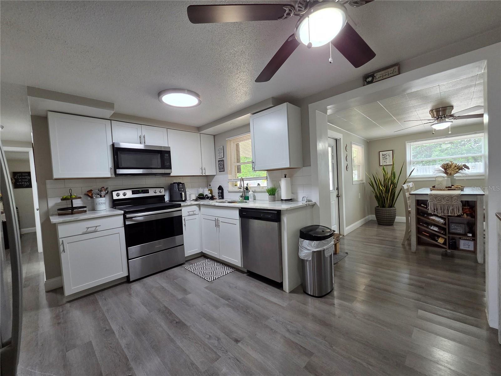 4834 GASLIGHT AVE — photo 9