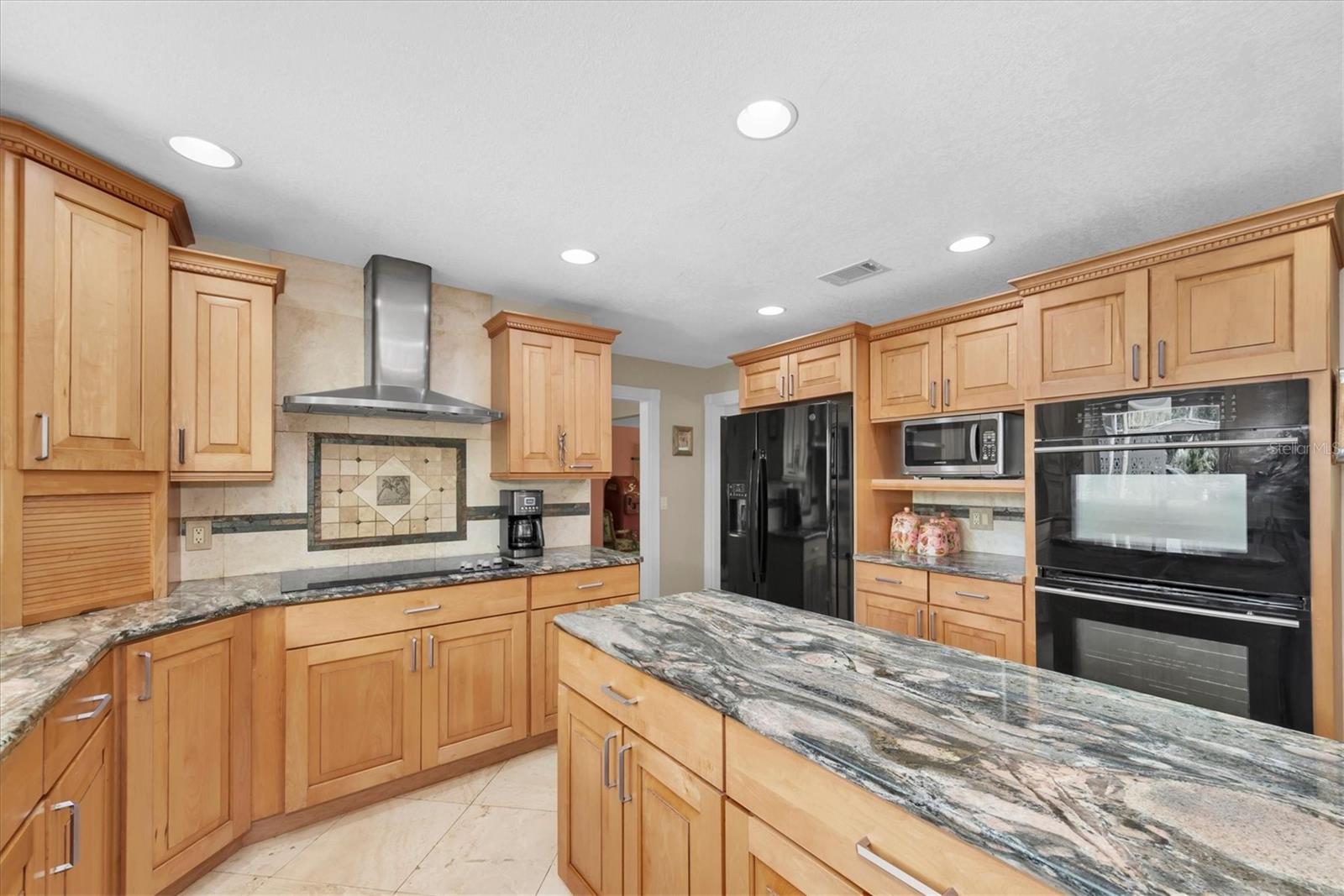 1350 FAIRWAY DR — photo 7