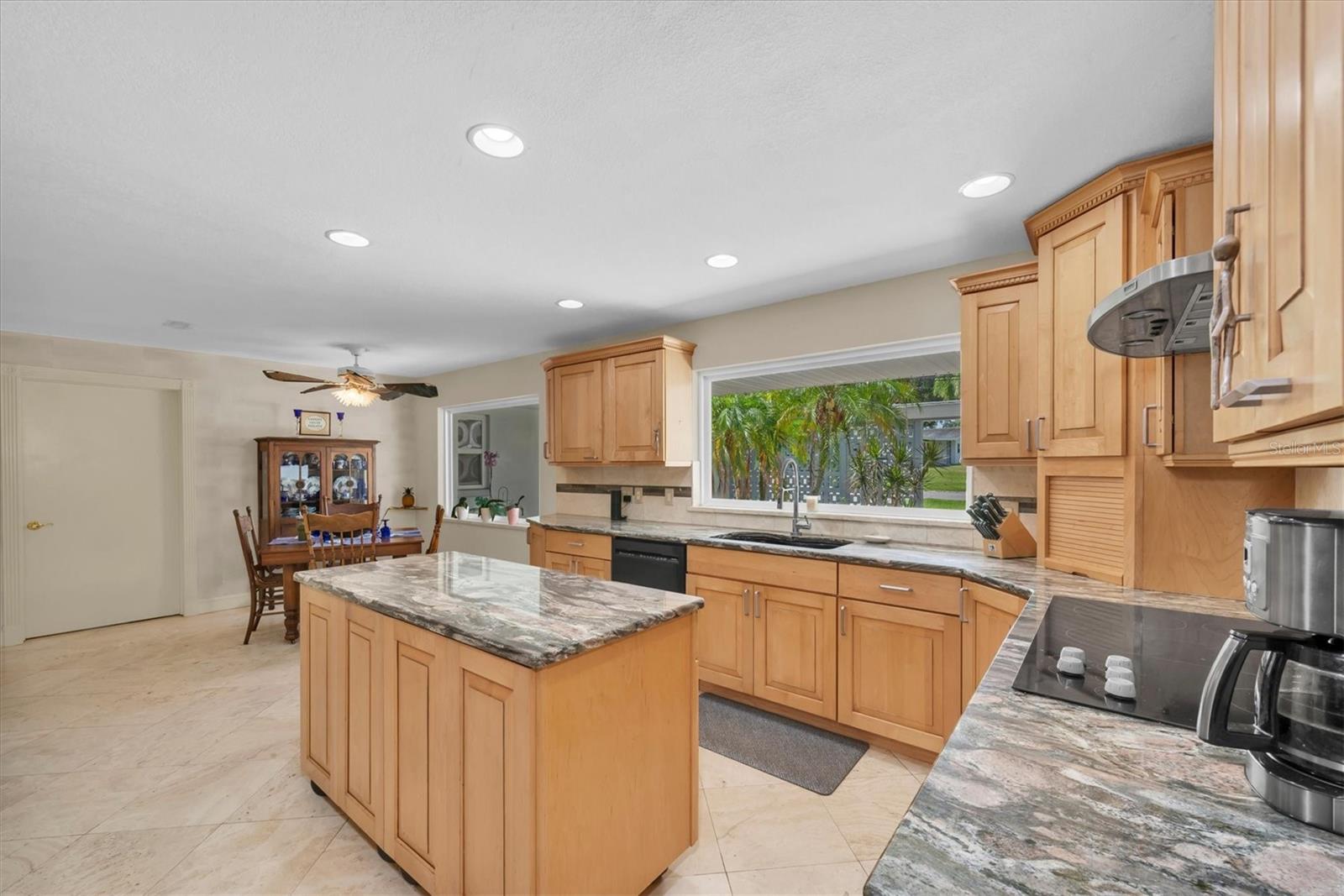 1350 FAIRWAY DR — photo 8