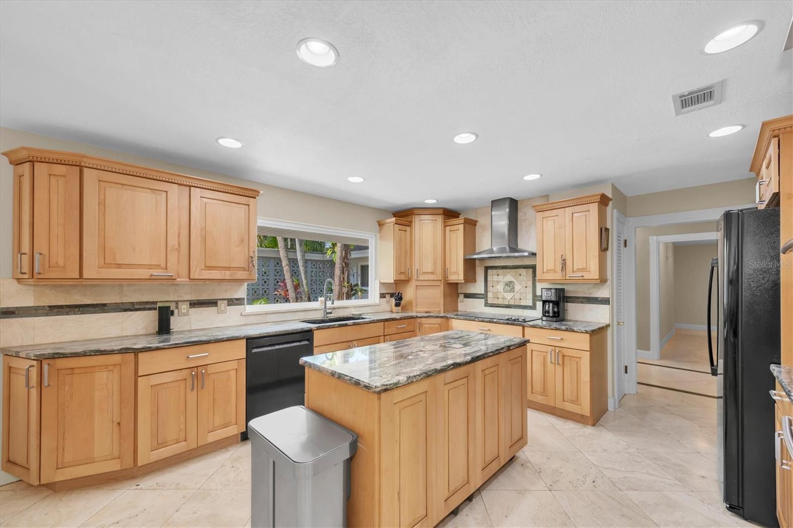 1350 FAIRWAY DR — photo 5