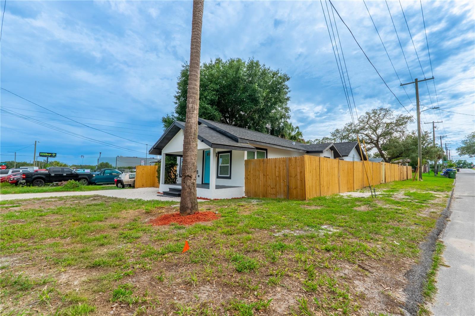 8408 N SEMINOLE AVE — photo 2